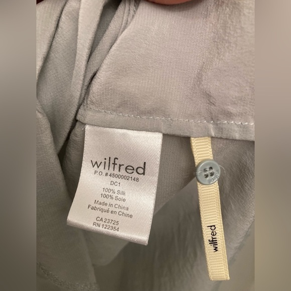đť…şARITZIA Wilfred 100% silk light grey cold shoulder blouse. XS. - Picture 5 of 5